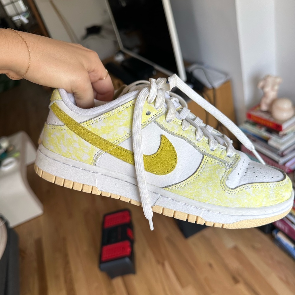 Nike Dunk Low Yellow Strike, Women’s 7.5 - Picture 4 of 8